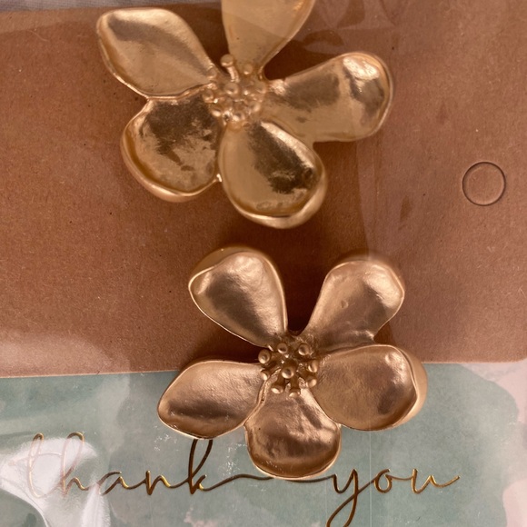 apple blossom earrings NWOT - Picture 3 of 7